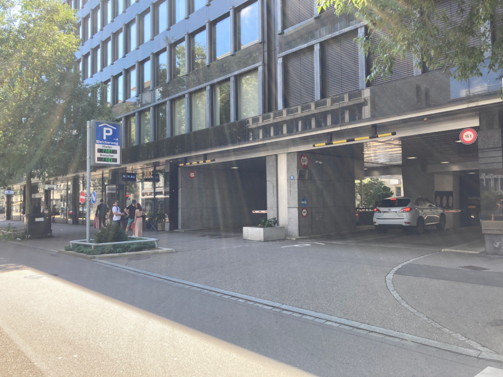 Parking in Zurich guides areas, paid zones, sharing private spaces