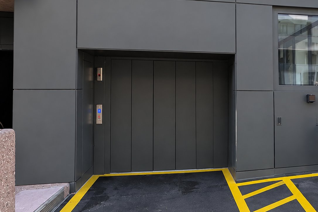 Car lift entrance of the VISIONAPARTMENTS garage, Via Landriani 1, Lugano