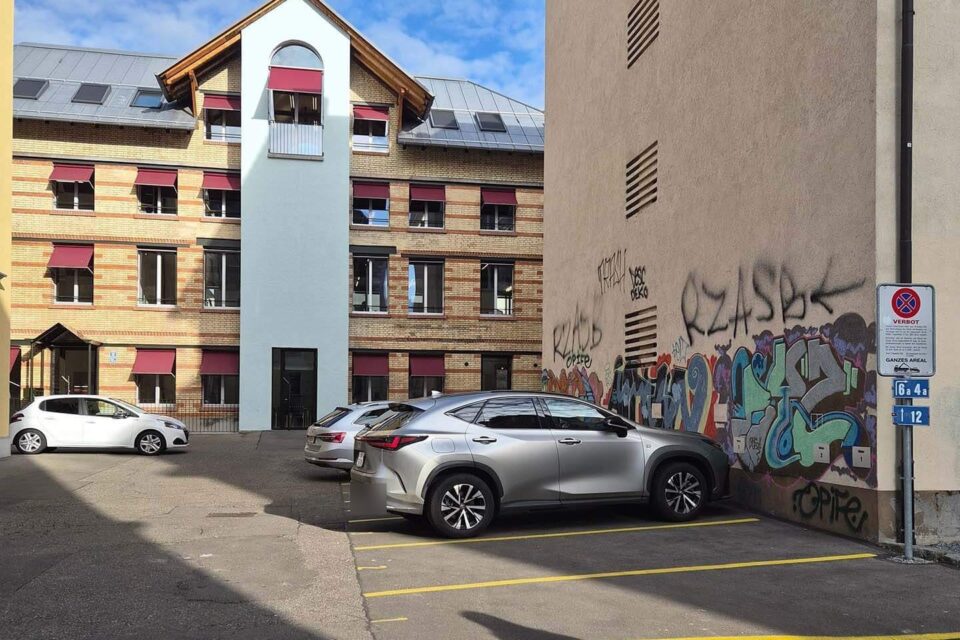Courtyard parking at VISIONAPARTMENTS Freyastrasse 8, Zürich