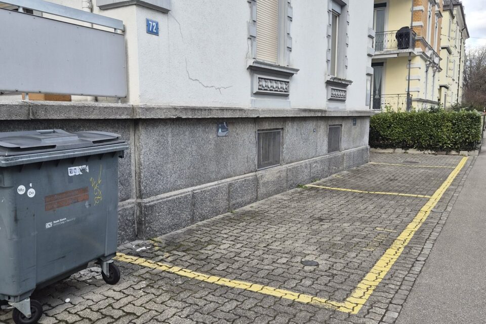 Parking spaces in front of VISIONAPARTMENTS Waffenplatzstrasse 72, Zürich