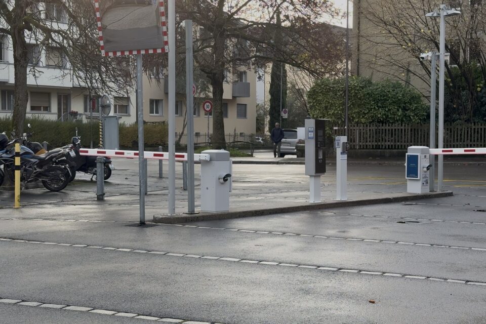 Entrance barrier of the Hürlimann Areal car park in Zürich Enge