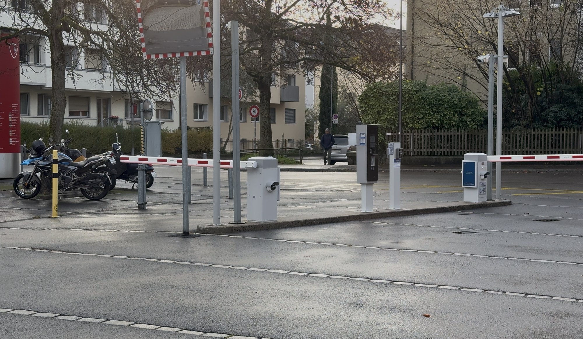Entrance barrier of the Hürlimann Areal car park in Zürich Enge